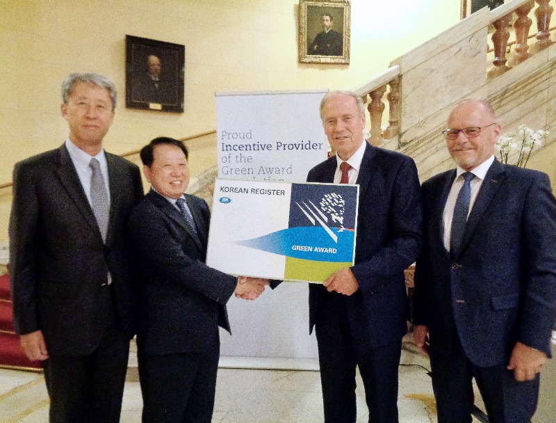 2 Green Award-KR+.jpg