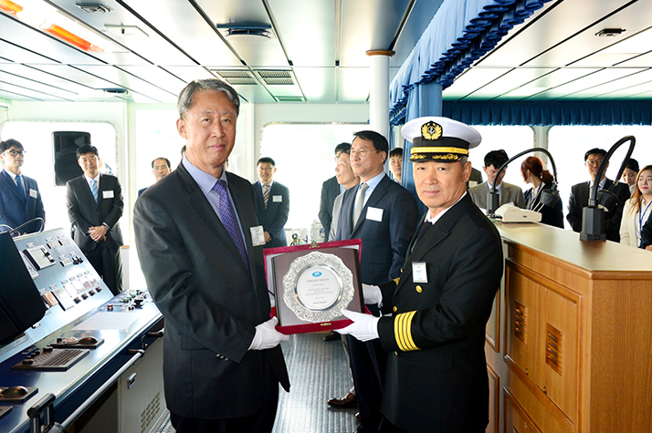 [울산지부] 1,600TEU Containership (HMDC4101) 명명식2.jpg