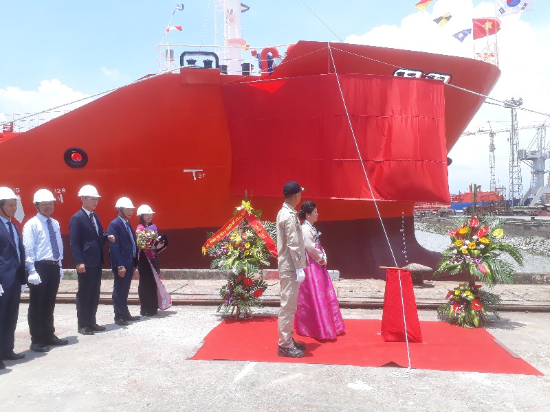 1. [호치민 지부] 6.5K OIL CHEMICAL TANKER type II 명명식.jpg