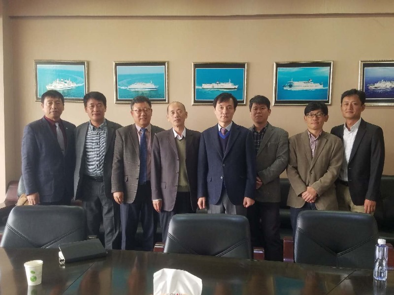 [중국지역본부] 단동국제해운 방문사진(좌2 김광식 지사장, 좌4 왕빙차이 동사장).jpg