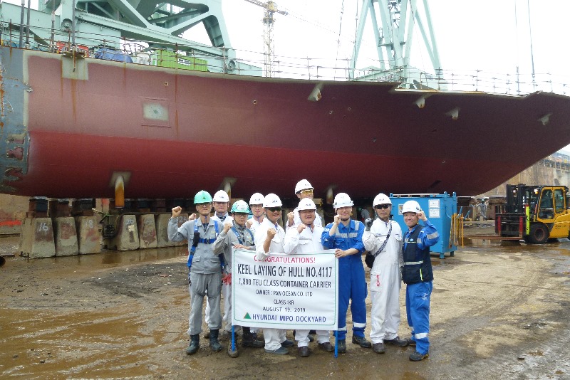 4. [울산지부] 1,800TEU Container (HMDC4117) 용골 거치식.jpg