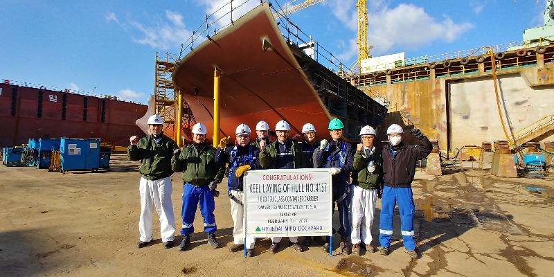 [울산지부] 1,800TEU Container Ship (HMDC4157) 용골 거치식.jpg