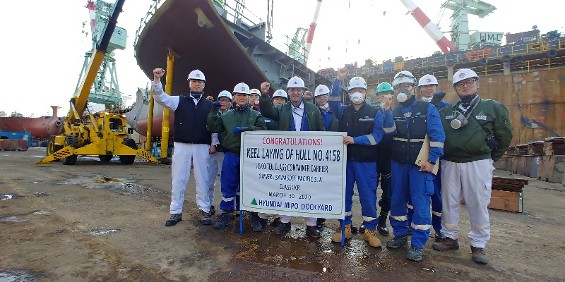 [울산지부] 1,800TEU Container Ship (HMDC4158) 용골 거치식.jpg