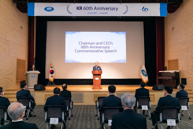 60주년-기념식_회장님-축사_008.jpg