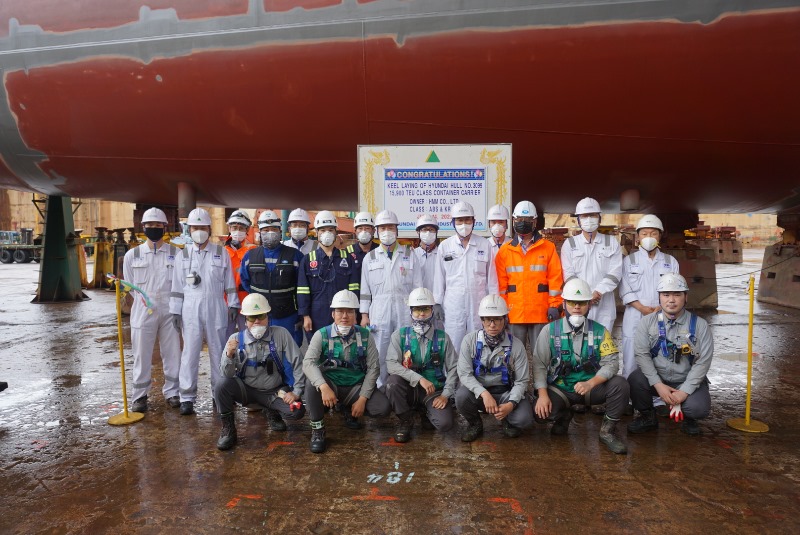[울산지부] 15,900TEU Container Ship (HDHI3099) 용골 거치식.jpg