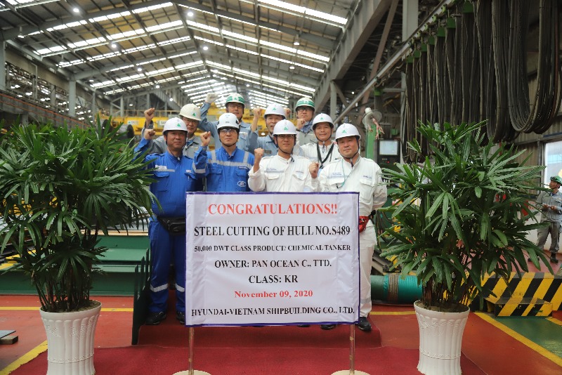 [호치민지부] HVSY489 Steel Cutting Ceremony.jpg