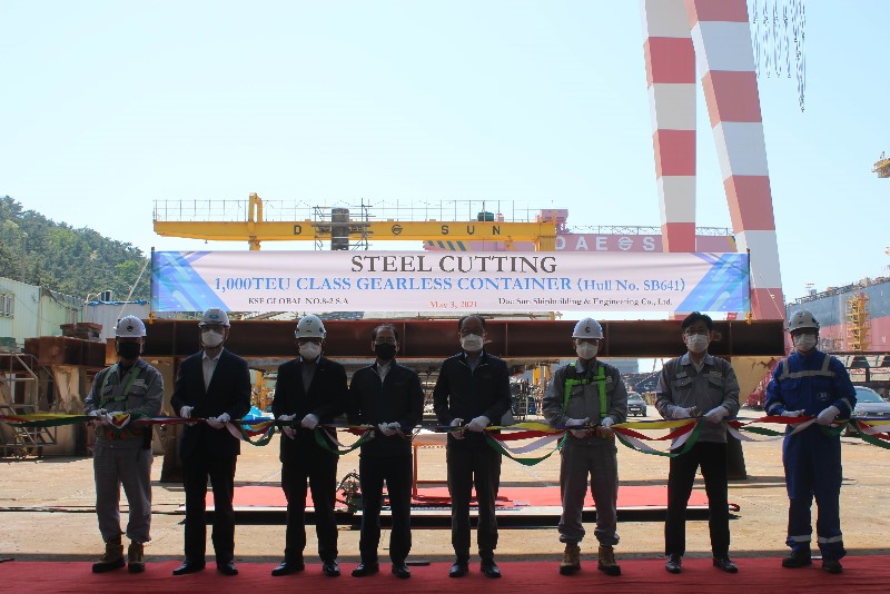 [부산지부] 1,000TEU Container Ship (DSSE641) 강재절단식 (1).JPG