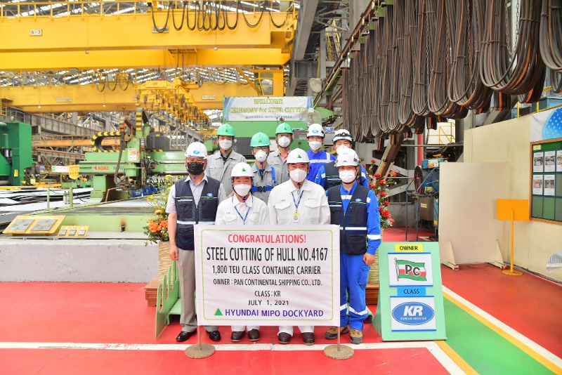 [울산지부] 1,800TEU Container Ship (HMDC4167) 강재 절단식.jpg