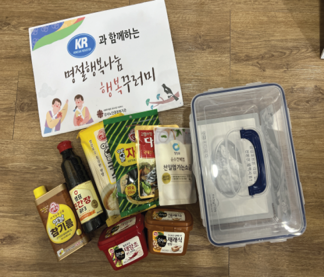 텍스트, 실내, 병, 포장 및 라벨링이(가) 표시된 사진  자동 생성된 설명